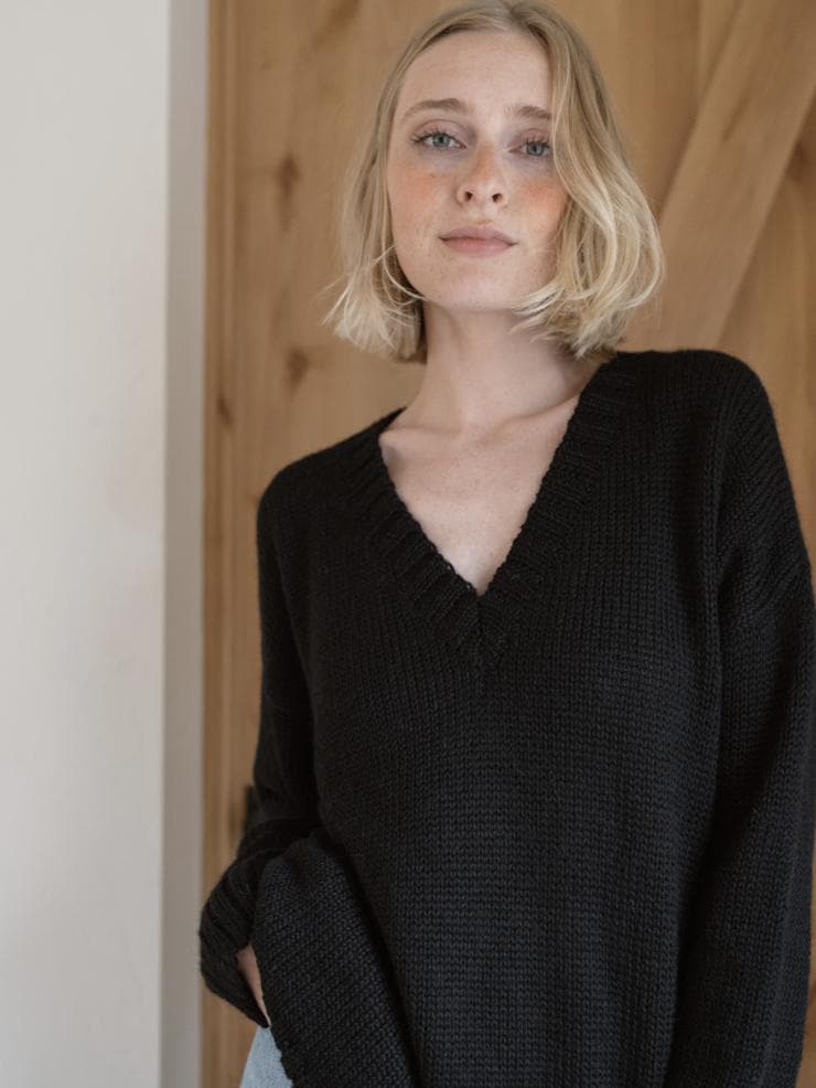 Oversized V-Neck Sweater Black